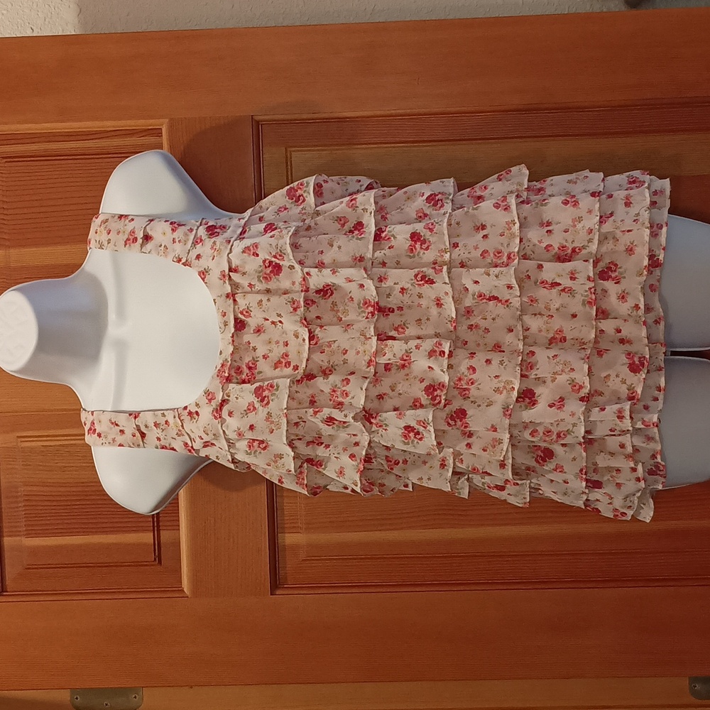 Sleeveless, racer back, summer top. Layers of ruffles. Rampage. Medium.